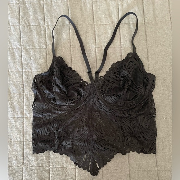 Elegant Black Lace Bralette - Picture 2 of 6